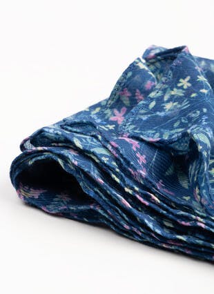 Lightweight Trailing Floral Scarf