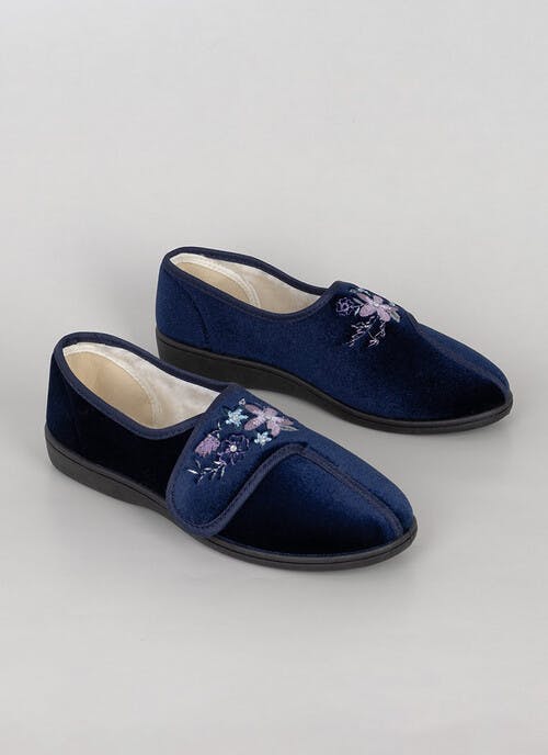 Comfy Easy Close Embroidered Full Slippers 