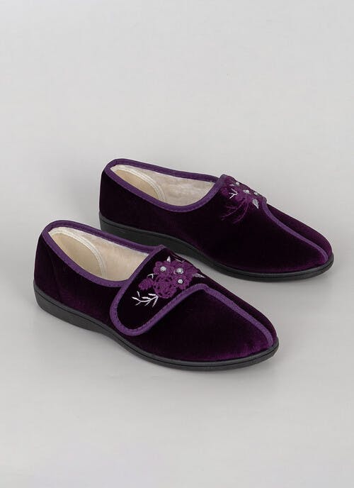 Comfy Easy Close Embroidered Full Slippers 