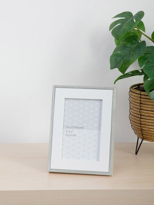 Grey Mount Photo Frame 6x4"