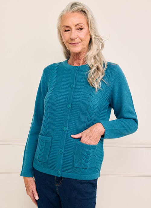 Single Cable Knit Crew Neck Cardigan